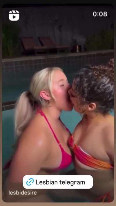 @Lesbidesire