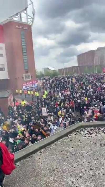 SCENES AT OT #GLAZERSOUT