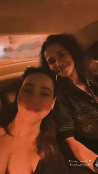 Neha Sharma hanging boobs 🤤🥵