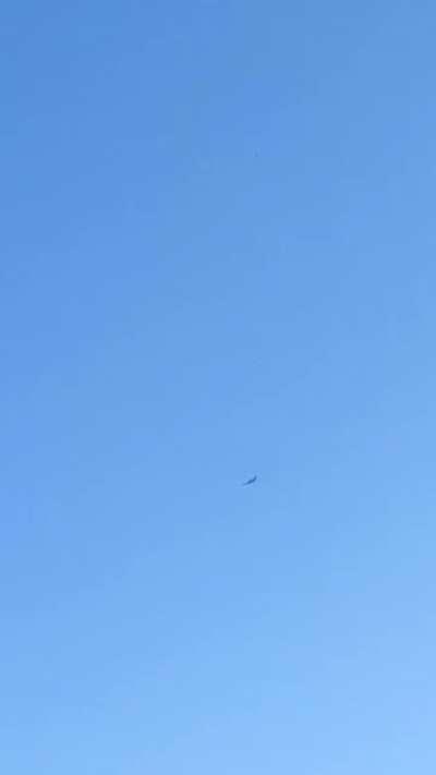 I'm assuming this is a B2 Stealth Bomber?