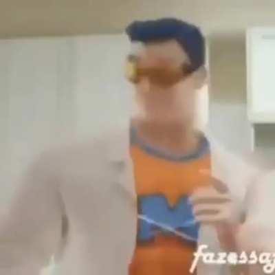 Mr musculo salvando o dia