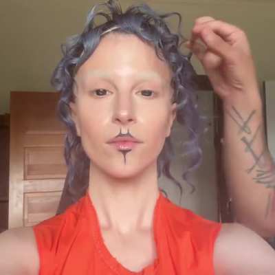 Hayley getting her wig fitted