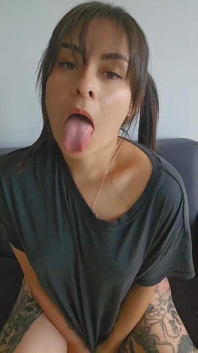 Mommy will suck yours if you eat her out on this Christmas, deal?