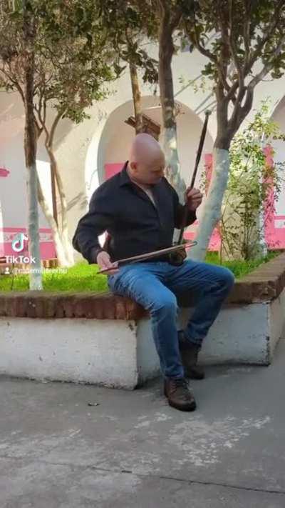 A Mexican bolero performed on a Chinese erhu 