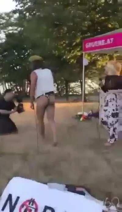 Die GrünInnen protestieren gegen den Bau des Lobautunnels.