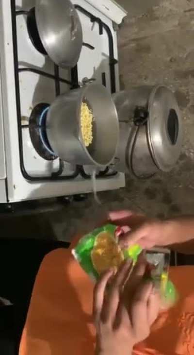 Pag gumawa ng commercial ang boys at the back