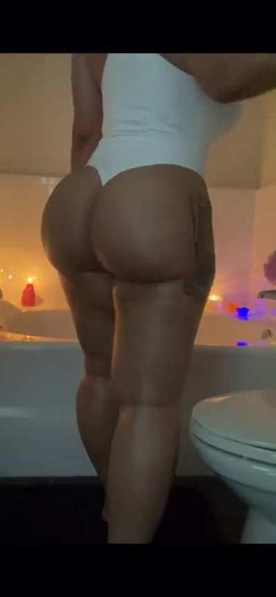 GOT HER SEXTAPE SELLING IT CHEAP.