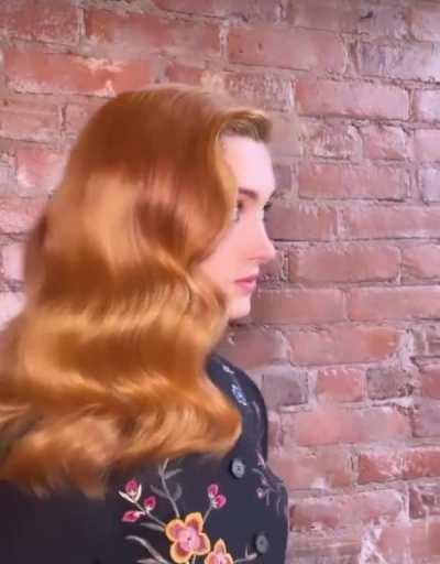 Stunning, old Holllywood vibes🧡