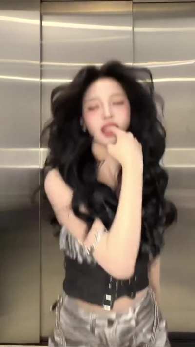 251120 Zeng Xueyao - Chanel (Orig. Tyla)