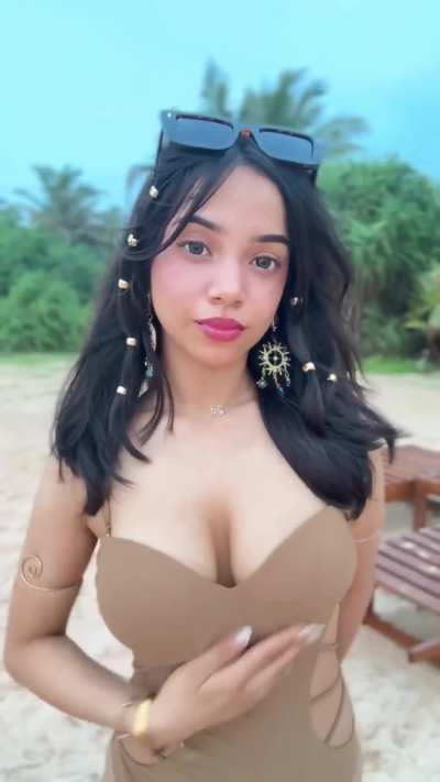 Muskaan Karia Cleaveage