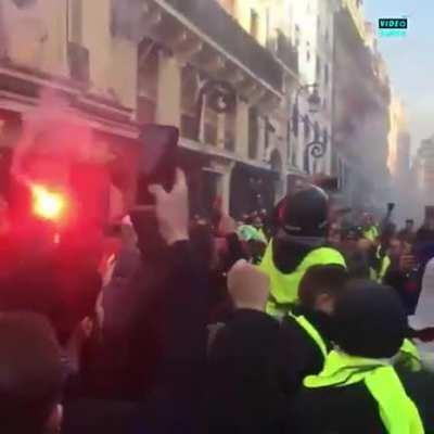 This happened yesterday after Macron spoke on national TV. 👇👇👇 The Yellow Vests (Gilets Jaunes) movement in France announced they’ll take to the streets on July 14th to protest President Macron’s policy of mandatory Covid-19 vaccinations for all French ci