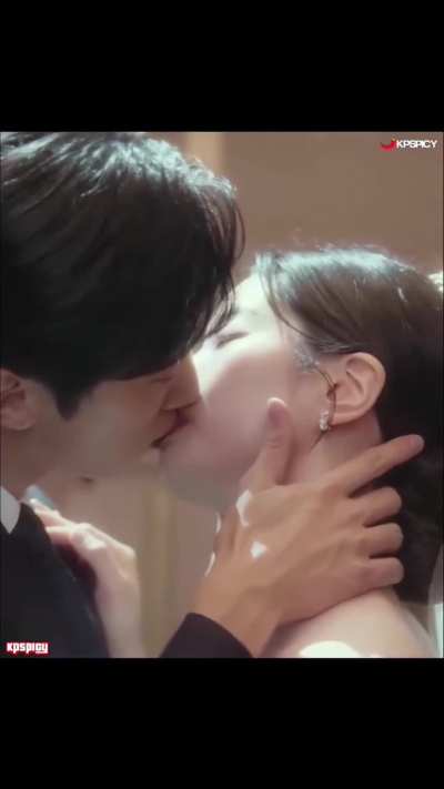 Actress Dahyun kiss scene