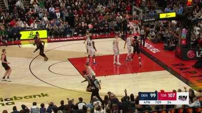 [Highlight] Poeltl finds a cutting OG Anunoby for the lob off the inbound play!