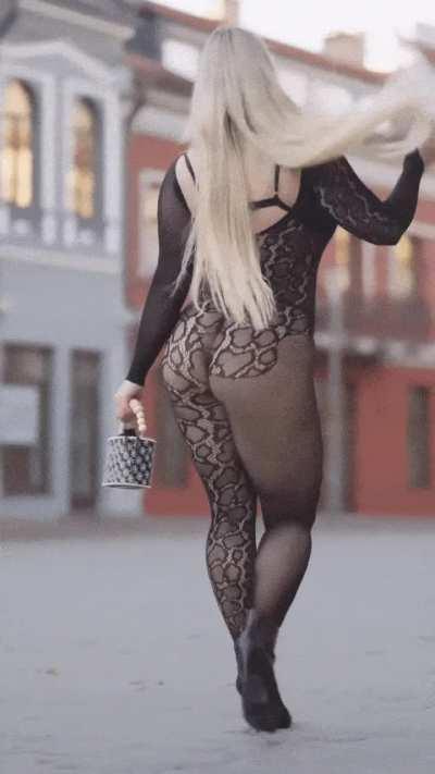 pose in a freezing weather