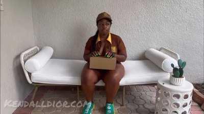 UPS Baddies Caught Playing With Her Pussy On The Packages 📦😻