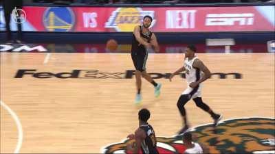 [Highlight] Walker IV gets called for a questionable shooting foul on Jackson Jr.