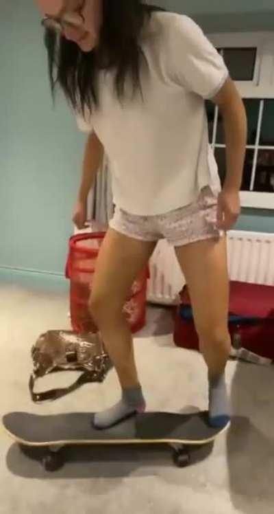 I think that might be a light bulb above her head now....not sure.