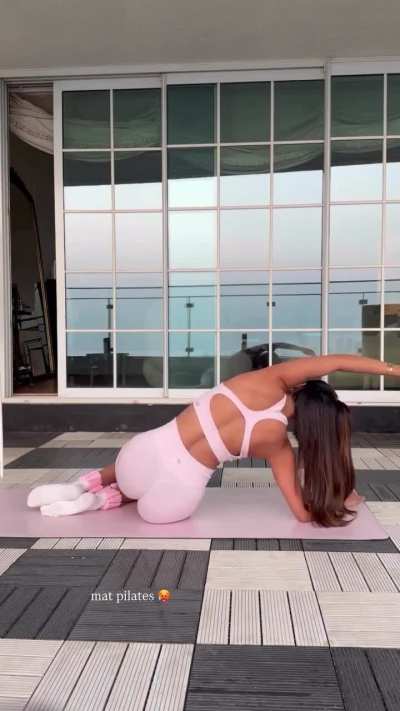 Mat Pilates Booty