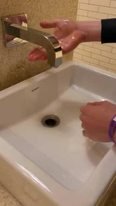 This sink makes it impossible to wash your hands properly in a pendemik!