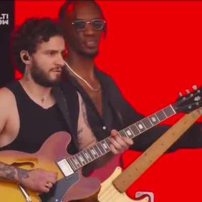 800 conto pra ver isso ? Cada um com suas manias hehe