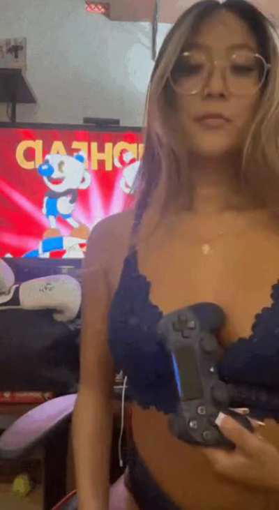 does daddy like how i use my gamepad? 😏