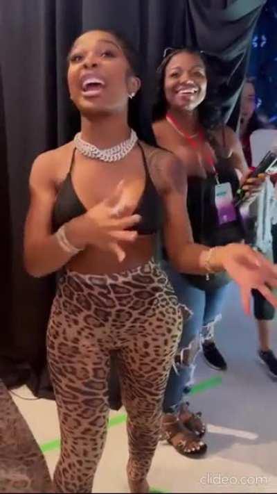 Damn you long hair 🍑🍑