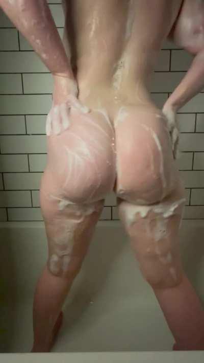 Shower time is so much better with you 😘