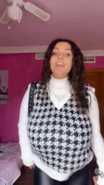 Peep the slight titty bounce🥴🥵🤤