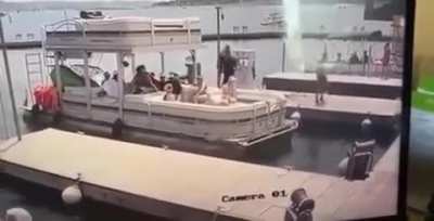 Genius uses his body to stop boat from crashing into the dock