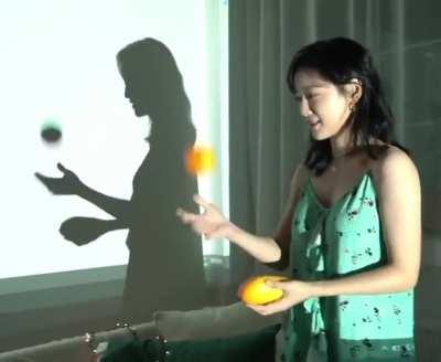 Sejeong juggling in...nightgown?