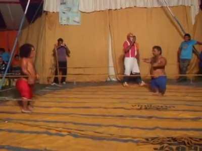 Solo en A.L. tenemos pelea de enano