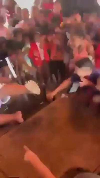 KKKKKKKK GORDIN CHEGOU QUEBRANDO TUDO KKKKKKK