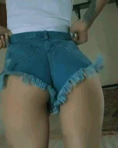 I'm such a good roommate, don't you think? ;)