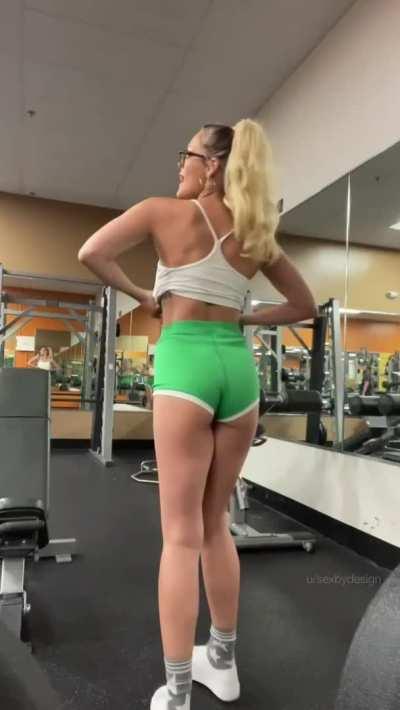 showing you everything at the gym 😋
