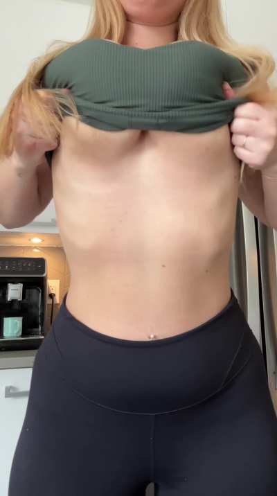 Completely nude and ready for breeding