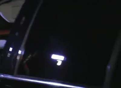 llevaba el traje negro debajo