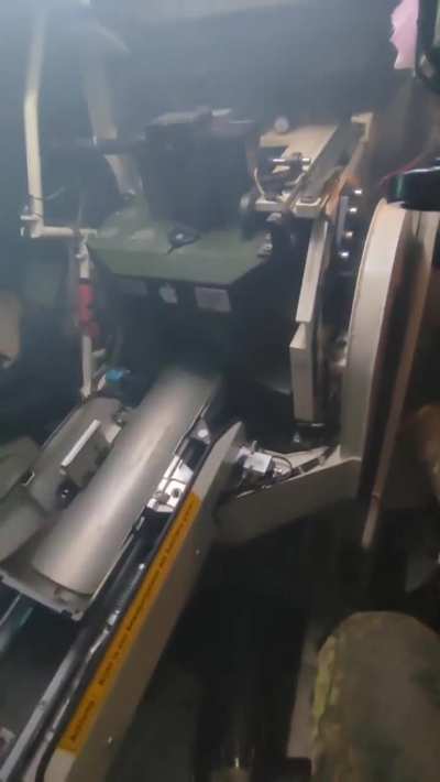 inside view of Ukrainian PZH2000 artillery at work