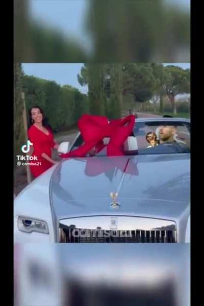 Solo le falta robarse a su familia