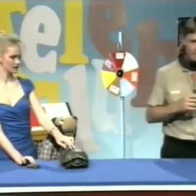 Steve Irwin doesn't flinch when a snake bites him