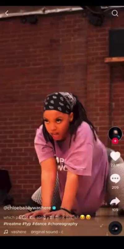 Chloe Bailey @chloebailey ( I do not own the rights to this music or video)