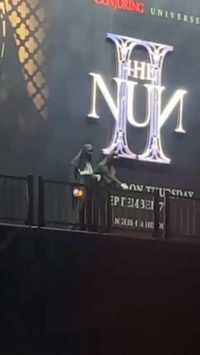 Imagine seeing this at 1 am