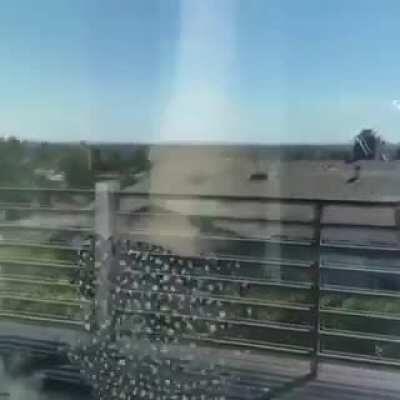 HMC while i just flop my ass on this glass door