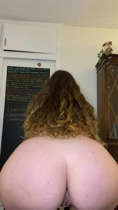 I present to you... squats with my pussy out™️