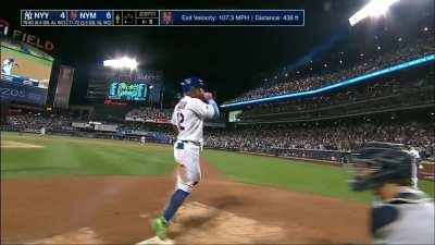 [Highlight] [Highlight] Lindor absolutely crushes his second home run of the game to give the Mets a two-run lead and tie the franchise record for most runs scored against the Yankees in a season