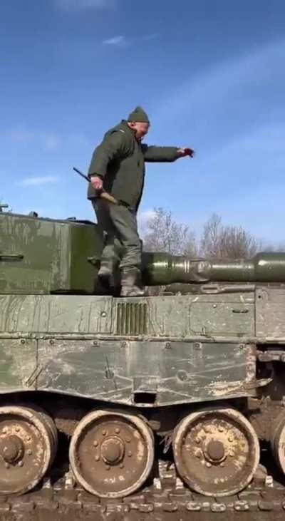 Leopard 2A4 cleaning, already somewhere in Ukraine