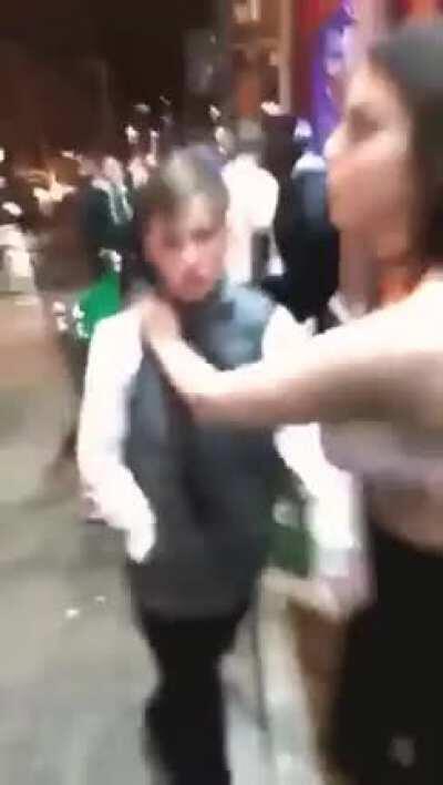 Little man. O cara posta edtizinha e se acha o comediante.