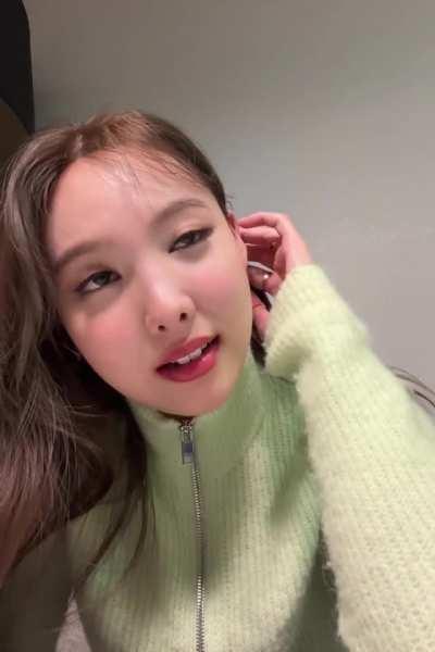 220204 - Pretty Nayeon