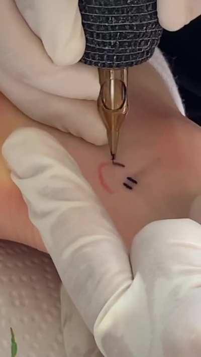 Als Julia damals ihr tattoo bekam 