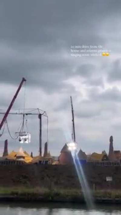 Ariana Grande heard singing on the set of ‘Wicked.’