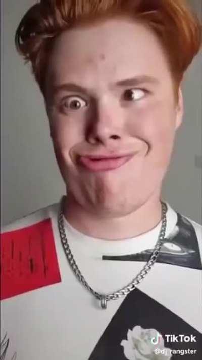 All the quirky girls please get in line 🤪